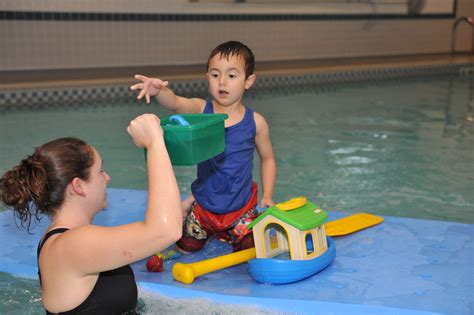 幼兒泳療館怎麼樣：水中的奇幻樂園與療癒之旅