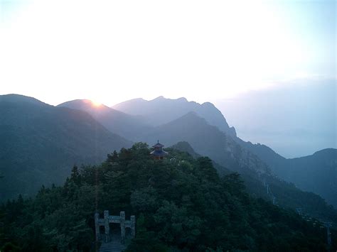 岳陽廬山哪個好玩